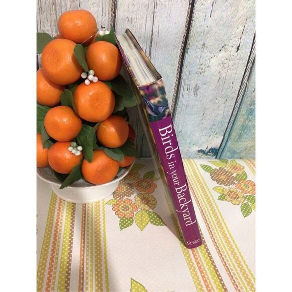 2004 Birds in your Backyard Birds & Blooms Softcover - Picture 3 of 16